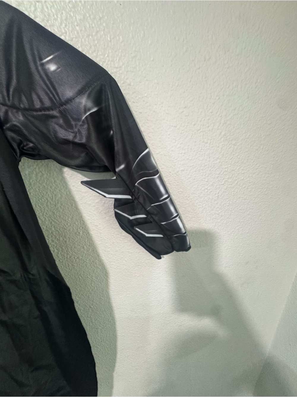 DC The Flash Movie: Batman Halloween Costume for Kids size medium - Picture 7 of 10
